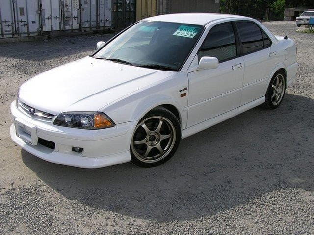 Автомобиль Honda Torneo, 2000 г.