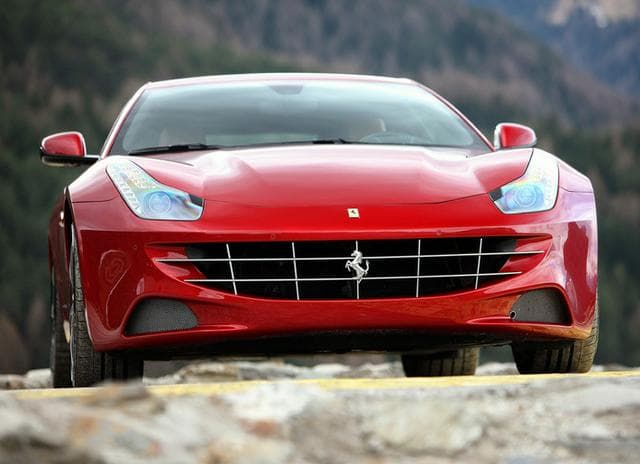 Автомобиль Ferrari FF, 2010 г.