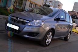 Автомобиль Opel Zafira, 2008 г.