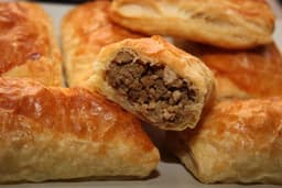 Слоёные пирожки с мясом