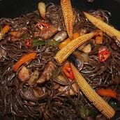 Гречневая лапша с курицей-терияки