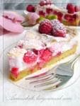 Шоколадный пирог с малиновым безе