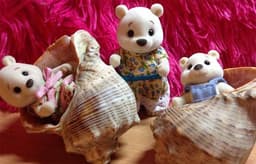 Семейство белых мишек Village Story