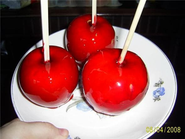 Яблоки в карамели