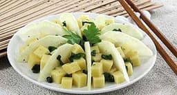 Салат с яблоком и сырной заправкой