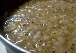 Луковый соус с орехами