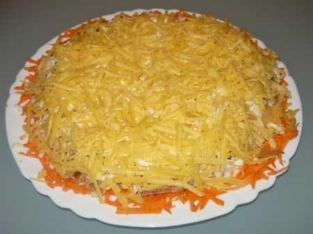 Салат с сыром и курицей