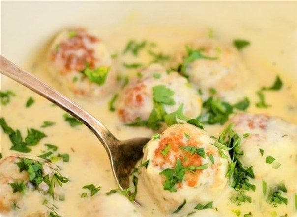 Тефтели в сливочно-грибном соусе
