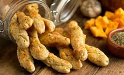Сырные палочки из слоеного теста