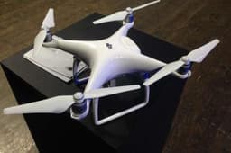 Квадрокоптер DJI Phantom 4