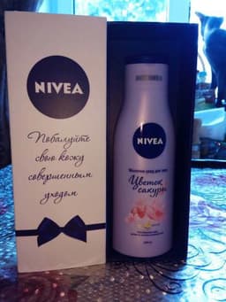 Молочко Nivea для тела Цветок сакуры