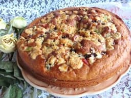 Сметанный пирог с цукатами и орехами