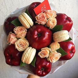 Букет из фруктов и цветов