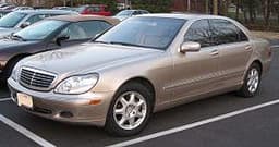 Автомобиль Mercedes-Benz S-Class W220 седан, 2003 г.