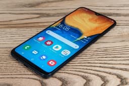 Телефон Samsung Galaxy A20