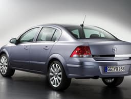 Автомобиль Opel Astra H, 2011 г.