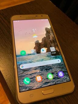 Телефон Samsung J7NEO