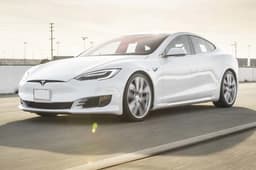 Автомобиль Tesla Model s, 2017 г.