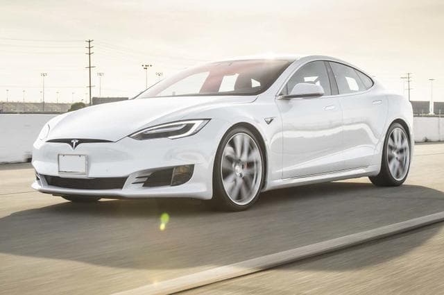 Автомобиль Tesla Model s, 2017 г.