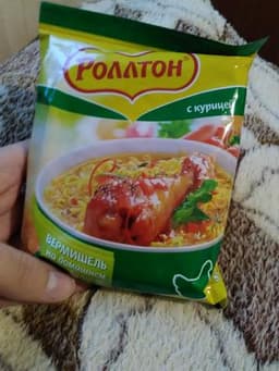 Роллтон с курицей(вермишель на домашнем бульоне)