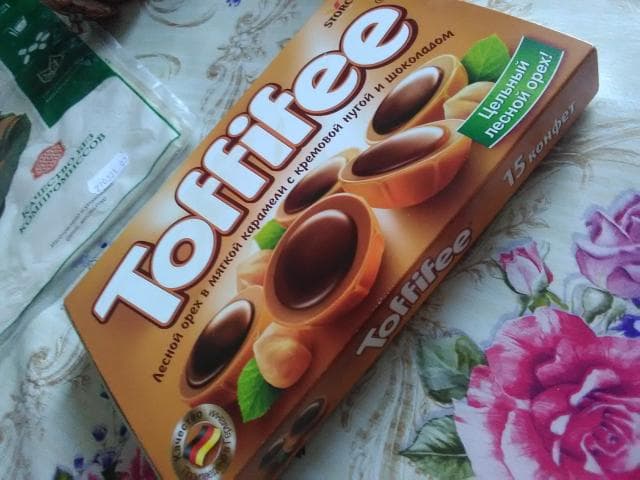 Конфетки toffifee от марки Storck.