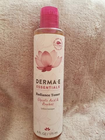 Тонер Derma-E Essential