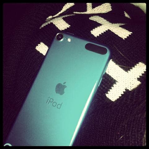 Плеер Apple iPod touch 5 — фото из отзыва «Плеер вышел на 5»