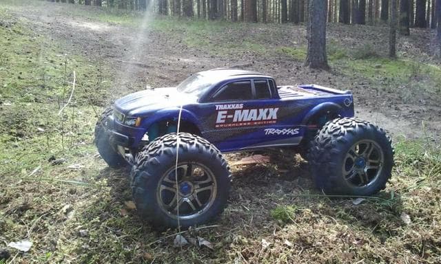 E-maxx Brushless — фото из отзыва «С виду красавчик, очень нравится.» (2 из 2)