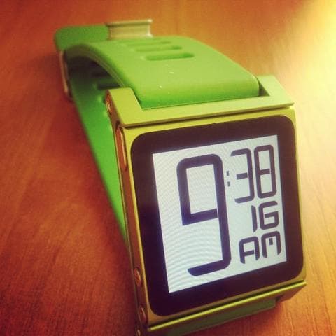 Плеер Apple iPod nano — фото из отзыва «Отличный плеер с возможностью использовать как часы» (2 из 2)