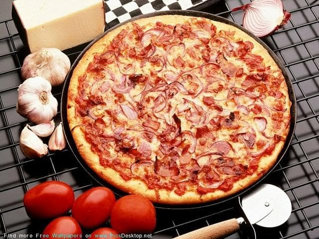 Домашняя пицца — фото из отзыва «Рецепт очень прост. Вкусно, сытно, быстро!»