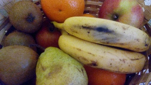Магазин "GiftBaskets.ru", Москва — фото из отзыва «Гнилые фрукты, доставка 21 07 15»