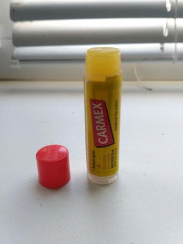 Бальзам для губ Carmex  — фото из отзыва «Бальзам для тех, кто хочет гладкие нежные губки»