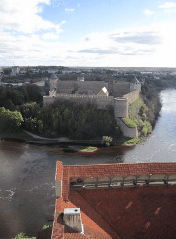 Замок Германа., Нарва, Эстония — фото из отзыва «Увлекательно, интересно, красивый вид, историческая тематика»