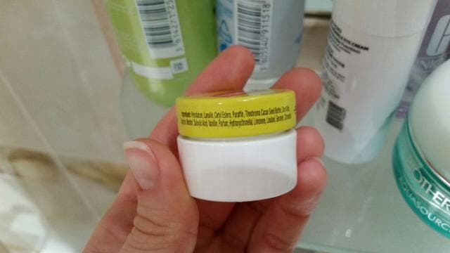 Бальзам для губ Carmex  — фото из отзыва «Убирает стянутость и трещины на губах»