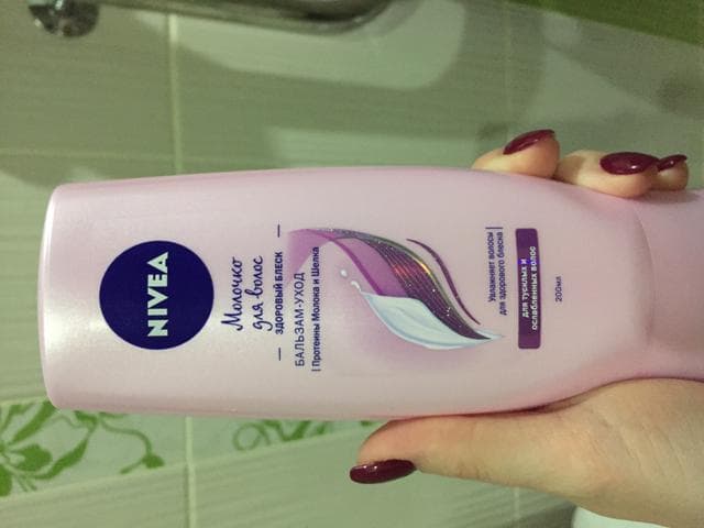 Шампунь Nivea Здоровый блеск — фото из отзыва «Удовлетворительно»