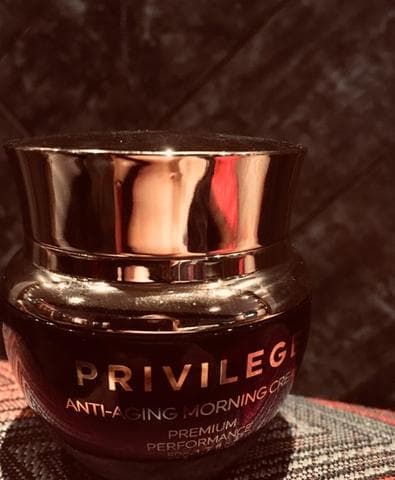 Крем для лица PRIVILEGE Крем для лица и шеи омолаживающий дневно  — фото из отзыва «Крем меня «зацепил», я таких еще не встречала.»