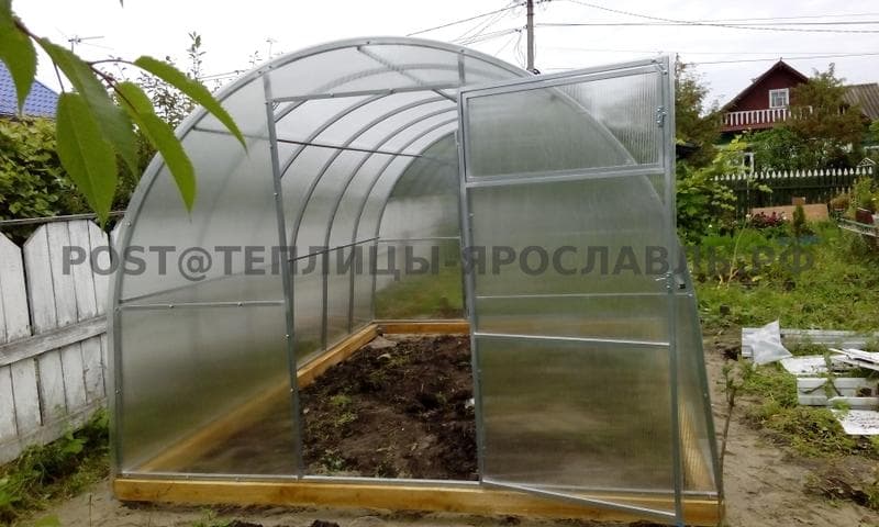 Теплицы — фото из отзыва «За 4 года использования теплицы поликарбонат не позеленел!»