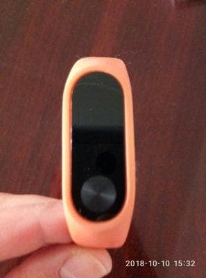 Часы Xiaomi mi band 2 — фото из отзыва «Неплохо для китайцев которые делали это маленькими ручками»