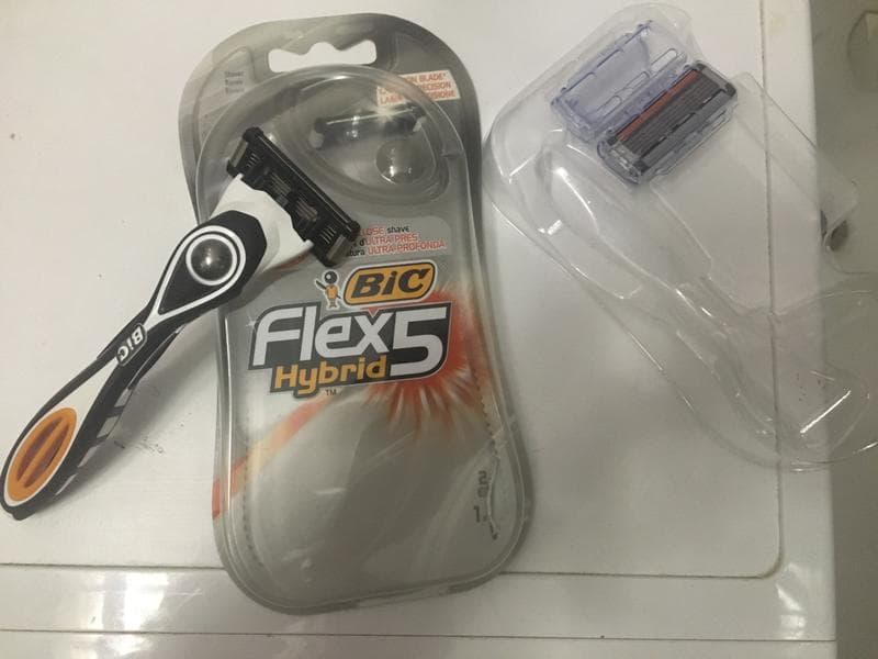 Бритвенный станок Bic Flex 5 Hybrid — фото из отзыва «Подарок, который удивил»