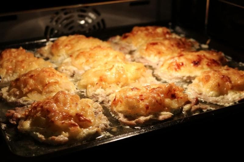 Мясо по-французски — фото из отзыва «Все просто, быстро, сытно и очень вкусно!»