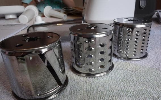 Мясорубка Philips HR 2714/30 — фото из отзыва «Мощная мясорубка хорошей фирмы и много насадок.» (2 из 2)
