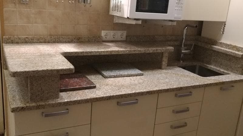 ОгранСтрой http://www.ogranstroy.ru/, Г. Москва — фото из отзыва «Функциональная, красивая столешница на ОЧЕНЬ маленькой кухне»