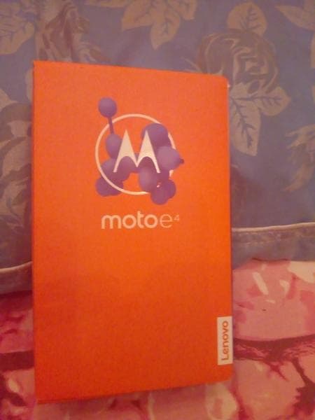 Телефон Motorola e4 — фото из отзыва «Удобный, симпатичный смартфон на каждый день.» (2 из 3)