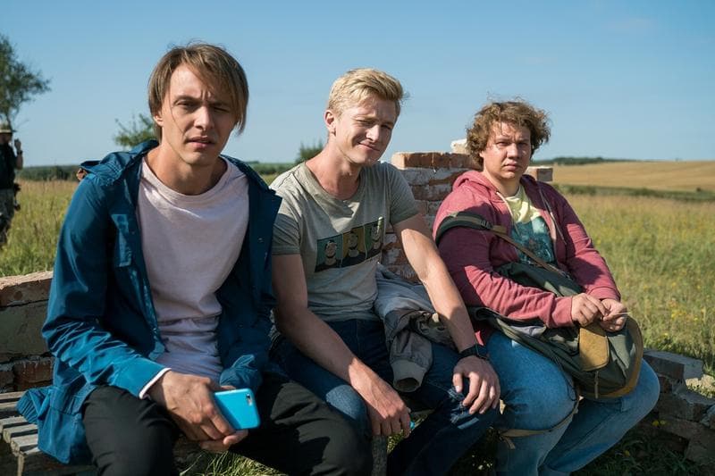 Сериал "Жуки" (2019) — фото из отзыва «Забавный комедийный сериал»