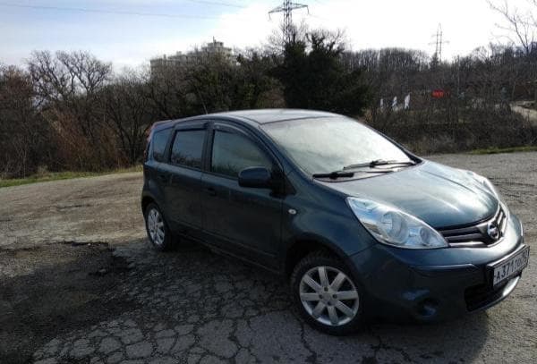 Автомобиль Nissan Note хэтчбек, 2013 г. — фото из отзыва «Отзыв: Автомобиль Nissan Note хэтчбек - Крошка Енот.» (4 из 6)
