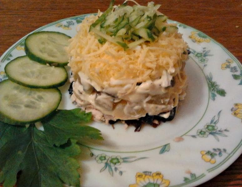 Салат с сыром и курицей — фото из отзыва «На любителя»