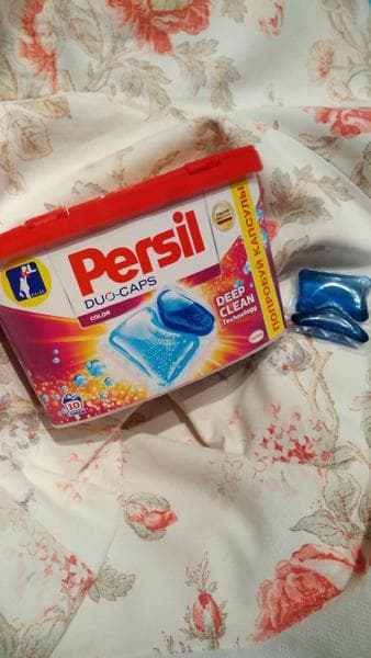 Капсулы PERSIL DUO-CAPS COLOR — фото из отзыва «Многофункциональное средство для стирки белья»