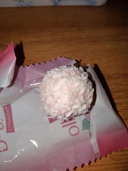 Конфеты FERRERO Raffaello малина — фото из отзыва «Необычно и вкусно.»