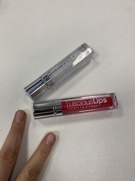 Блеск для губ Luscious Lips  — фото из отзыва «Наконец-то появился в России»