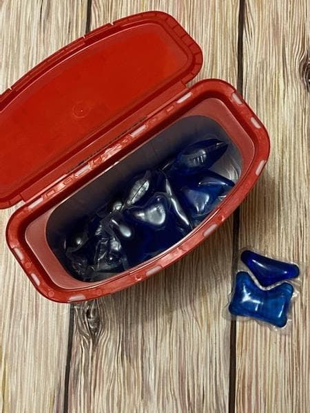 Капсулы PERSIL DUO-CAPS COLOR — фото из отзыва «Вот все в них прекрасно, но запах резковат.»
